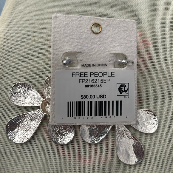 Free People Silver Flower Earrings - Picture 4 of 4